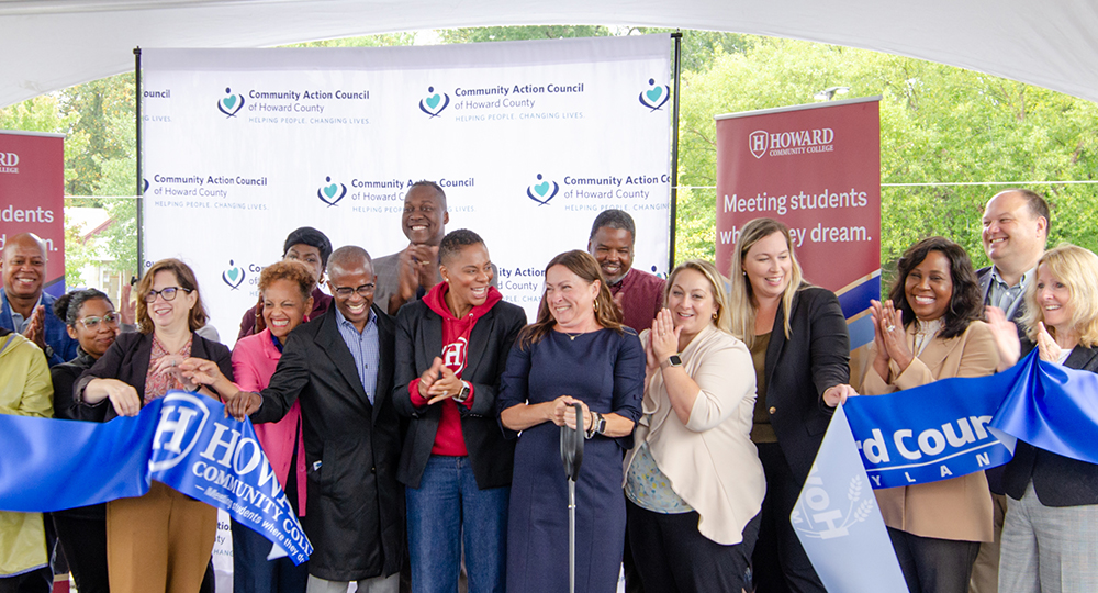Dr. Willis, CAC representatives and elected officials cutting the ribbon for the CLC